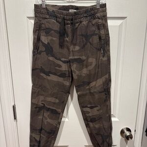 Aritzia TNA camo joggers